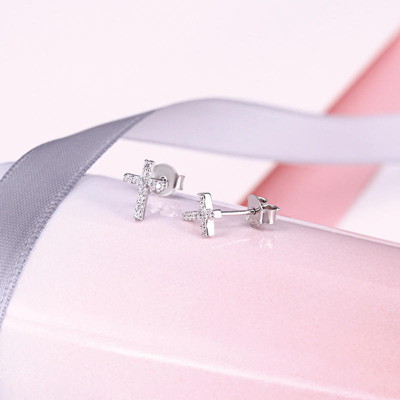 Cross Stud